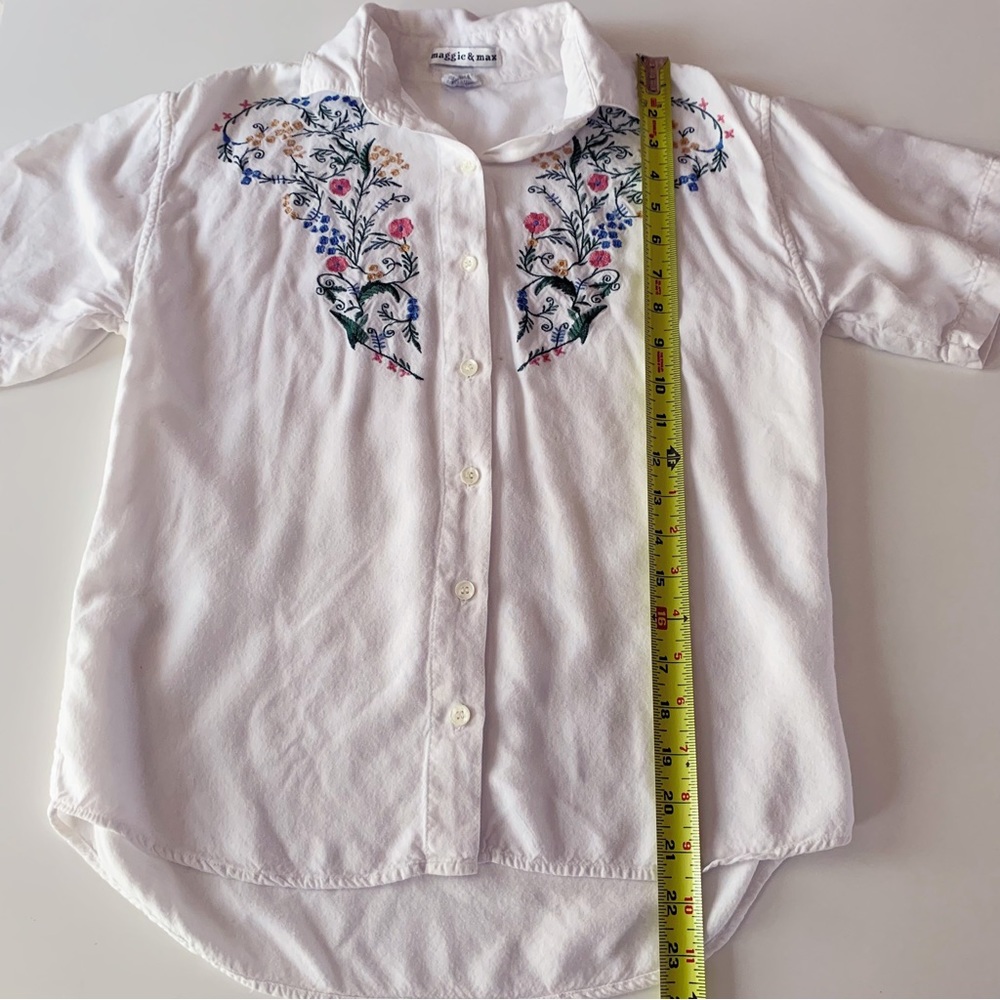 Maggie & Max floral embroidered button down shirt size medium - Picture 6 of 8